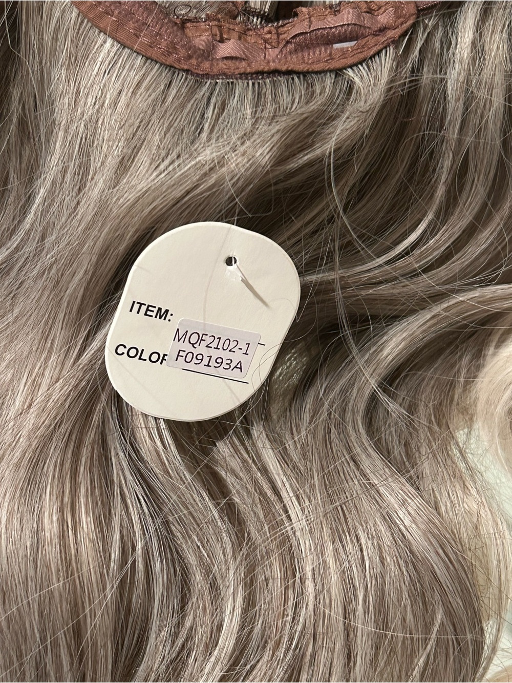 Long Wavy Ombre Blonde Wig – Dark Root / Ash Blonde – New, Never Worn - Picture 5 of 8